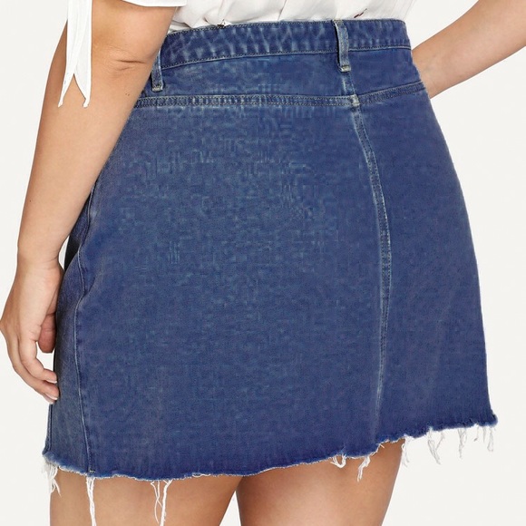 SHEIN Plus Raw Hem Button Through Denim Skirt 2XL NWT - Picture 3 of 3
